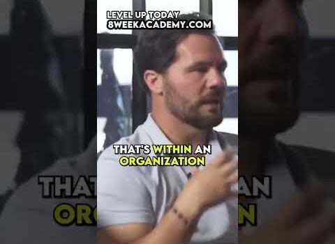 Entreprenuer vs Intraprenuer Entreprenuer vs Intraprenuer